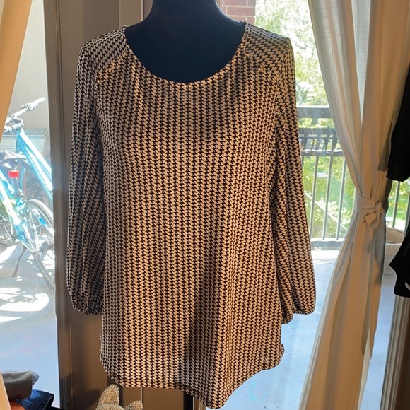 Adrianna Papell Tops - Adrianna Papell black white houndstooth shirt M